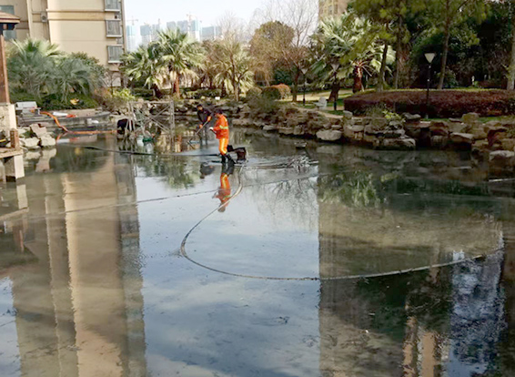 久治景观池淤泥清理