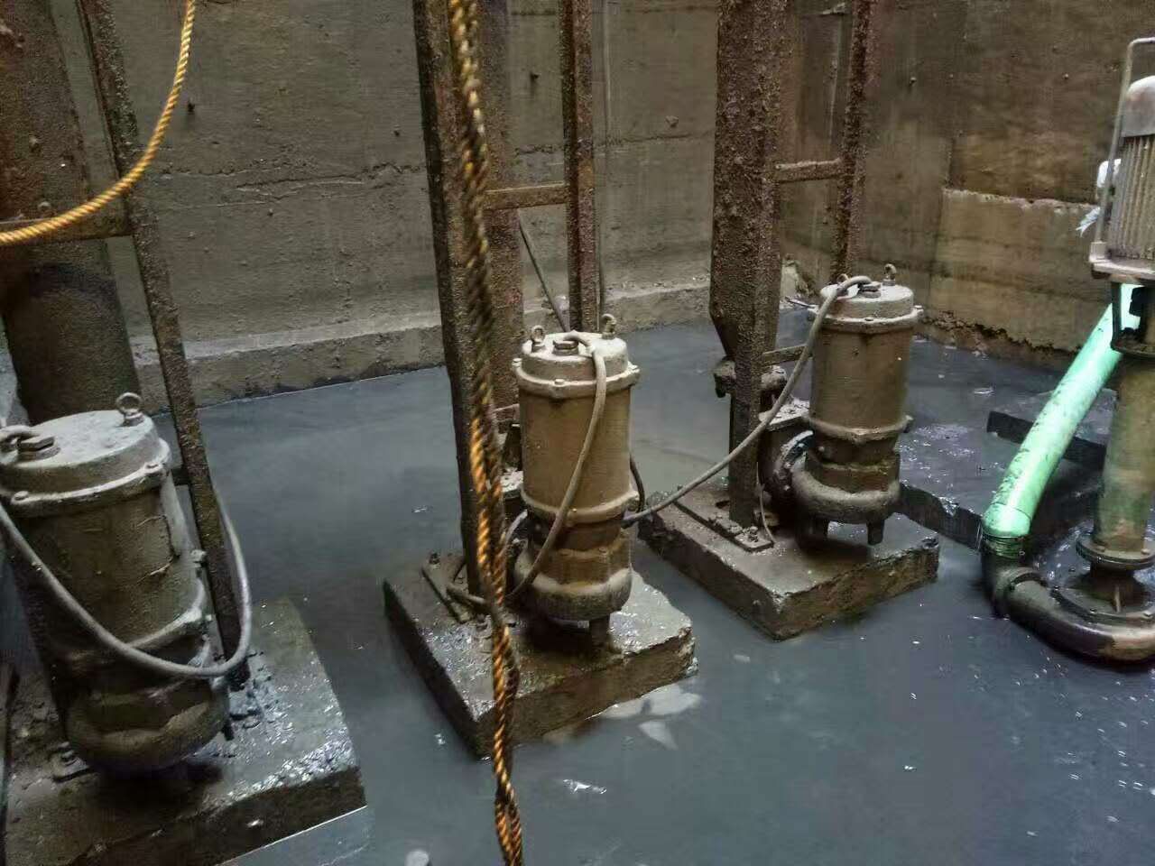 久治污水池清理