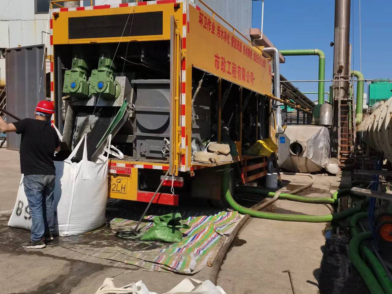 久治淤泥压干处理