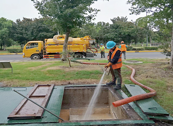 久治化油池清理